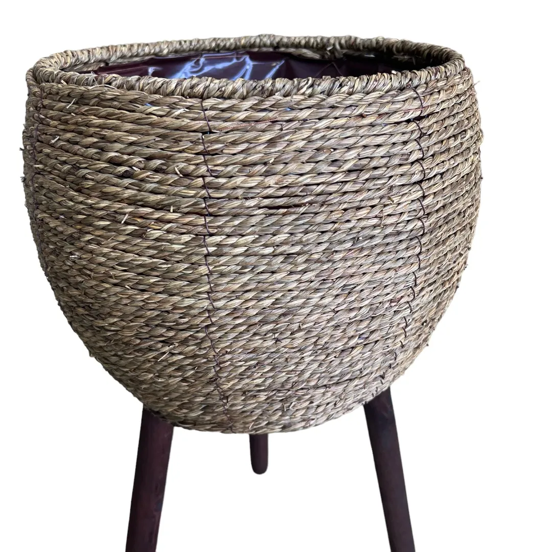 Cachepot G em Fibra Natural com Pés em Madeira Cachepot G em Fibra Natural com Pés em Madeira