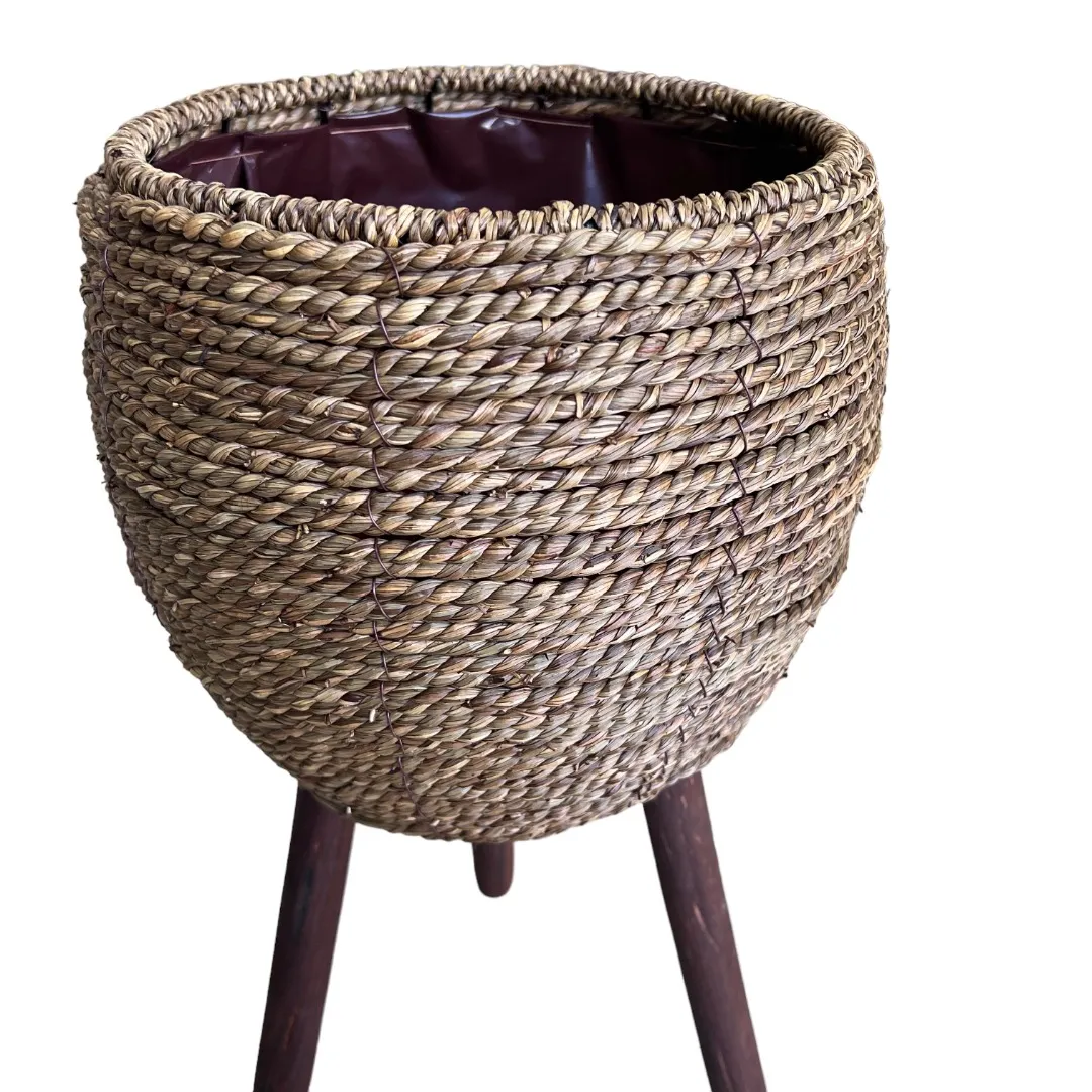 Cachepot M em Fibra Natural com Pés em Madeira Cachepot M em Fibra Natural com Pés em Madeira