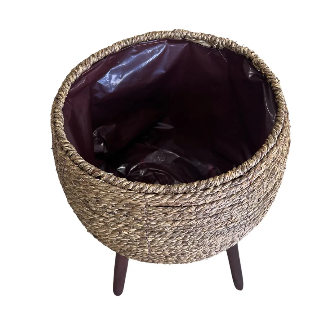 Cachepot G em Fibra Natural com Pés em Madeira Cachepot G em Fibra Natural com Pés em Madeira